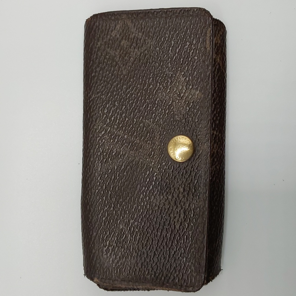 Authentic Louis Vuitton Monogram Key Holder 🎁